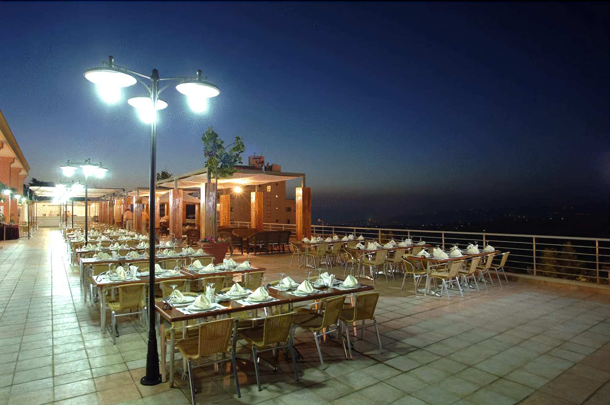 Safir Bhamdoun Hotel Restaurang bild